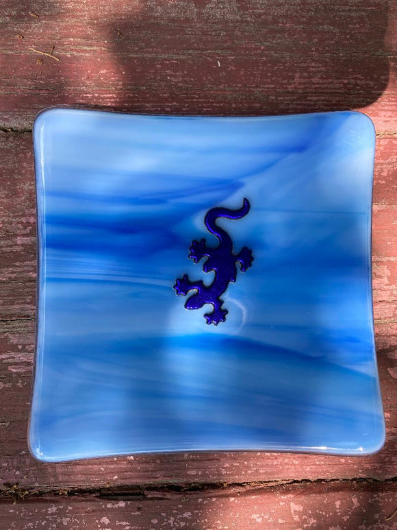 Dish Beautiful Soft Blues with a Gecko!